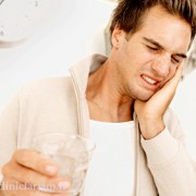 حساسیت دندانها  برای پیشگیری از بروز حساسیت دندان ها چه باید کرد؟ hasasit 180x180