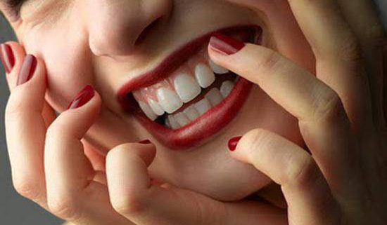 66145865195490678587-550x321 66145865195490678587-550x321 دلایل شکستگی ها و لب پریدگی های دندان و تاثیر آن در زیبایی چهره 66145865195490678587 550x321